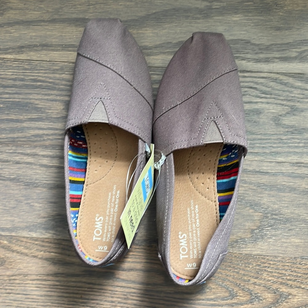 NEW with the tags TOMS shows